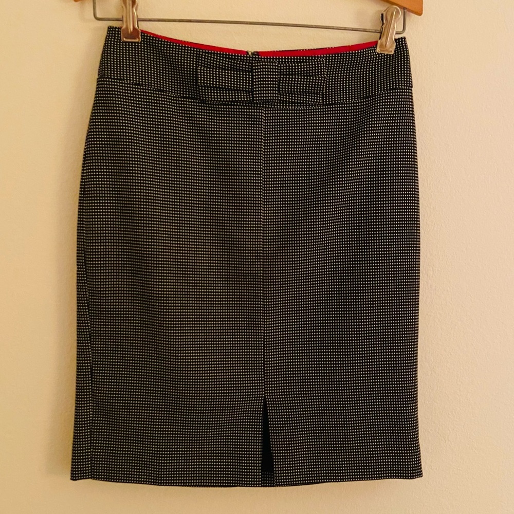 ✏️Banana Republic polkadot pencil skirt